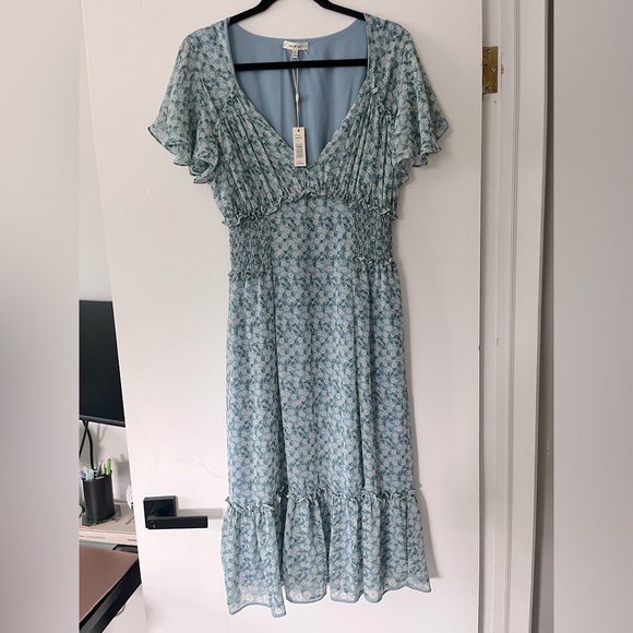 Max Studio Dresses & Skirts - NWT Max Studio Floral Print Flounce Dress Size Large Blue Midi Short Sleeve